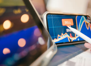 Analyst reviewing Bitcoin, Ethereum, and forex trading opportunities across multiple markets