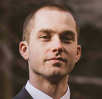Trading analyst Thomas Whitfield posing as crypto market specialist